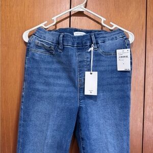 Good American Classic Mid-Blue High-Rise Jeans